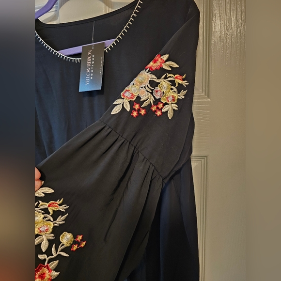 Casual Boho Embroidered Pattern Pleated Blouse NWT - Picture 8 of 8